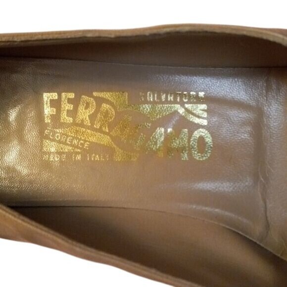 Ferragamo 8.5 A Beige Black Leather Cap Toe Pumps Mid Heel Womens Shoes Vintage - Picture 8 of 8